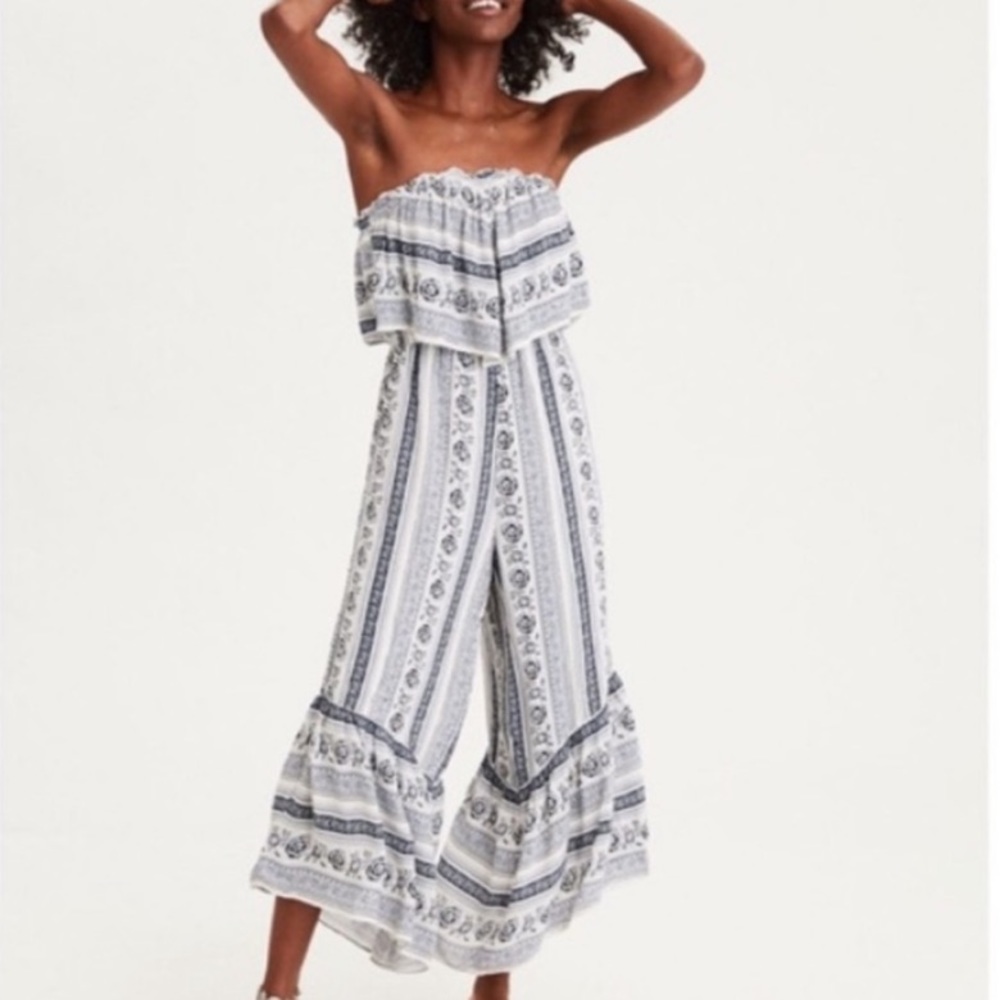 American Eagle Strapless Flowy Romper Medium